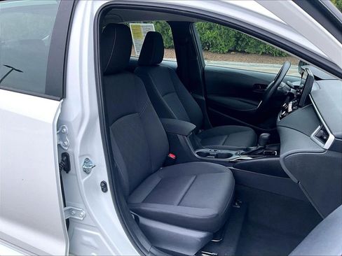Used 2025 Toyota Corolla LE FWD image 11