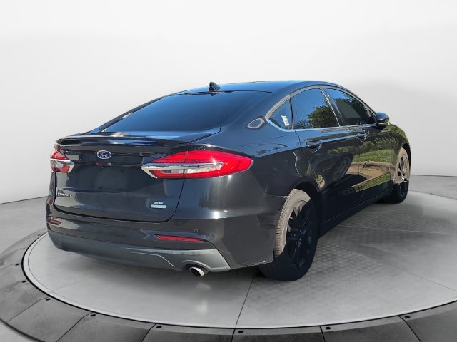 Used 2020 Ford Fusion SE FWD image 4