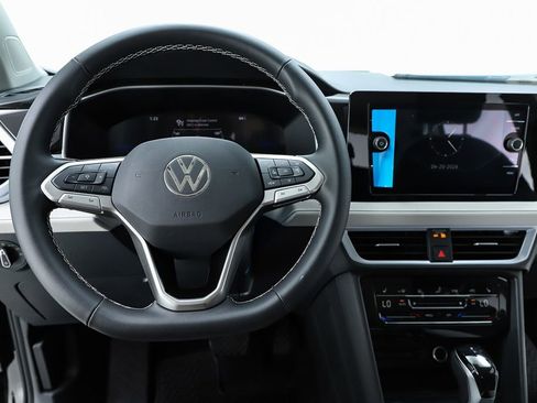 New 2026 Volkswagen Taos SE FWD image 20