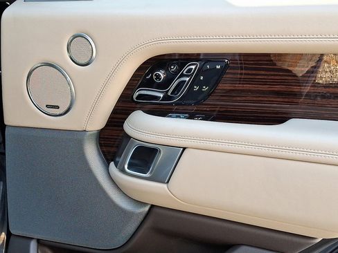 Used 2019 Land Rover Range Rover Autobiography image 14