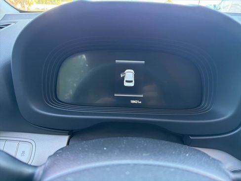 Used 2025 Hyundai Venue SEL image 7