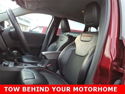 Used 2019 Jeep Cherokee Trailhawk w/ Cold Weather Group image 12