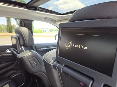 Used 2017 Jeep Grand Cherokee Summit AWD/4WD image 27