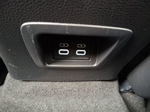 Used 2025 Toyota Corolla Cross XLE FWD image 11