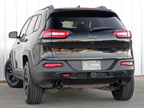 Used 2017 Jeep Cherokee Trailhawk w/ Cold Weather Group image 5