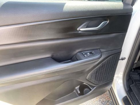 Used 2023 Jeep Grand Cherokee L Laredo AWD/4WD image 18