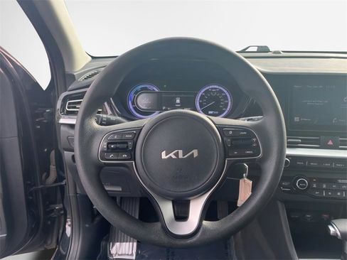 Used 2022 Kia Niro LX image 17