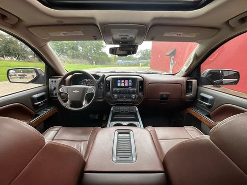 Used 2017 Chevrolet Silverado 1500 High Country AWD/4WD image 17