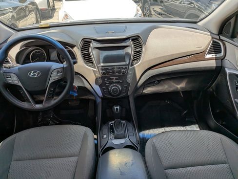 Used 2017 Hyundai Santa Fe SE FWD image 34