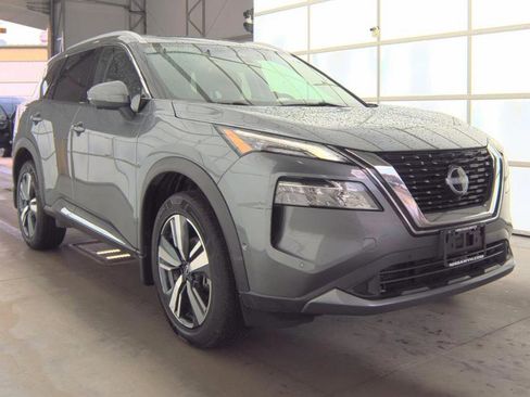 Used 2023 Nissan Rogue SL w/ SL Premium Package image 2