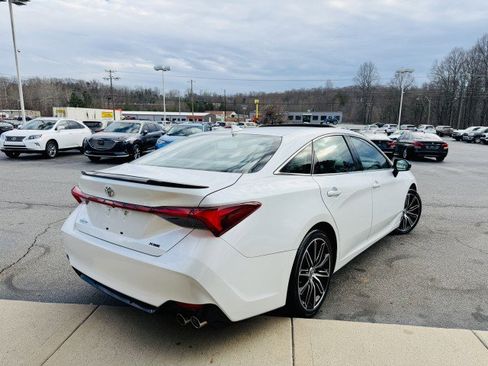 Used 2019 Toyota Avalon XSE w/ All Weather Liner Package image 4