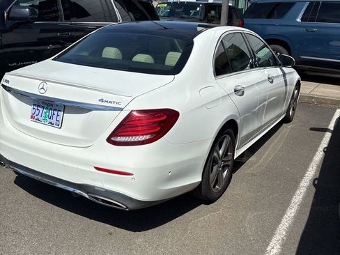Used 2017 Mercedes-Benz E 300 4MATIC image 10