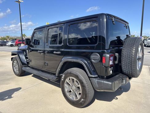 Used 2022 Jeep Wrangler Unlimited Sahara w/ Cold Weather Group image 5