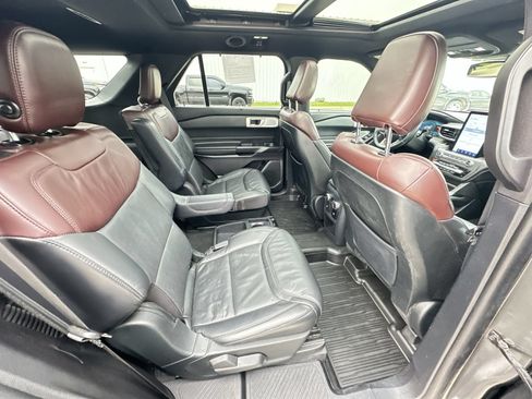 Used 2020 Ford Explorer Platinum w/ Premium Technology Package AWD/4WD image 28