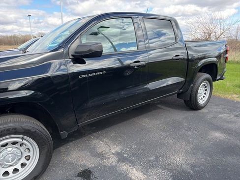 Used 2023 Chevrolet Colorado W/T image 2