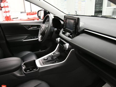 Used 2022 Toyota RAV4 XLE Premium image 30