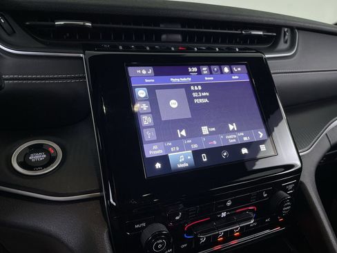 Used 2023 Jeep Grand Cherokee Altitude image 15