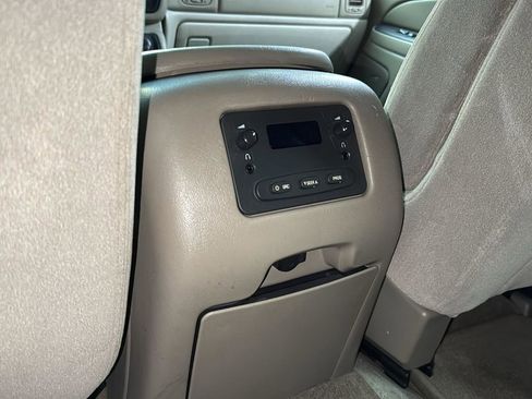 Used 2005 Chevrolet Suburban LS w/ Preferred Equipment Group image 28