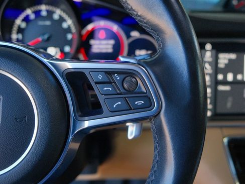 Used 2017 Porsche Panamera image 18
