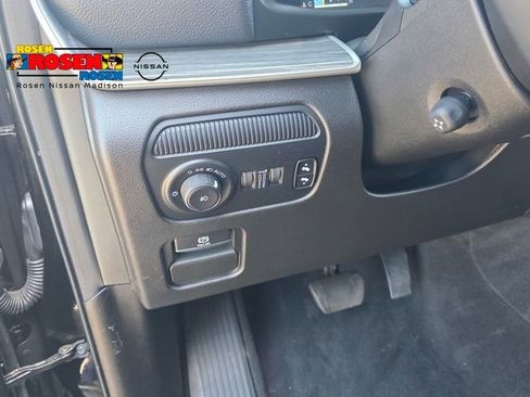 Used 2024 Jeep Wagoneer L Series II w/ Flexible Seating Group AWD/4WD image 12