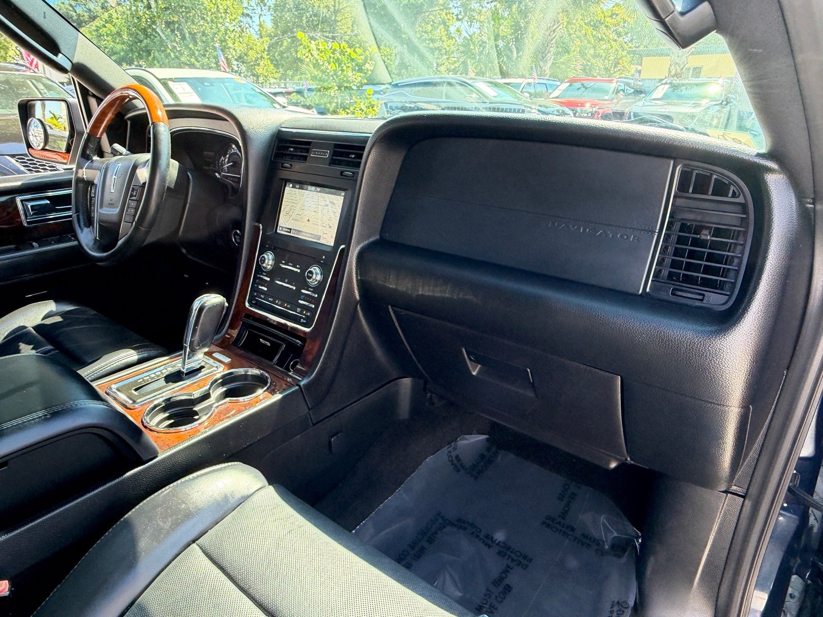 Used 2017 Lincoln Navigator L Select RWD image 20