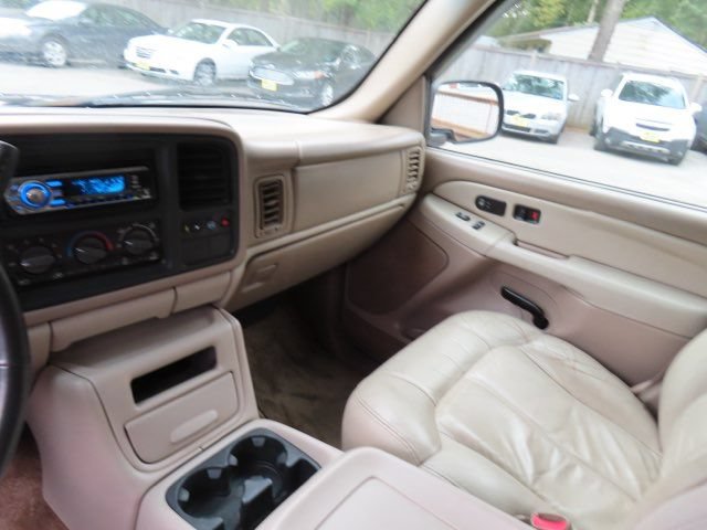 Used 2001 Chevrolet Suburban 2500 LT w/ LT Preferred Equipment Group AWD/4WD image 22