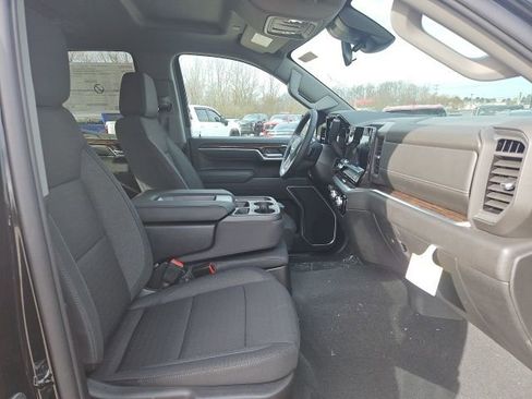 New 2026 GMC Sierra 1500 SLE image 18