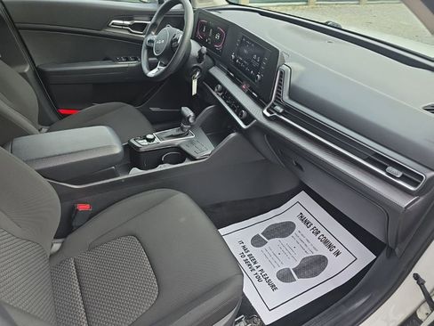 Used 2023 Kia Sportage LX FWD image 18