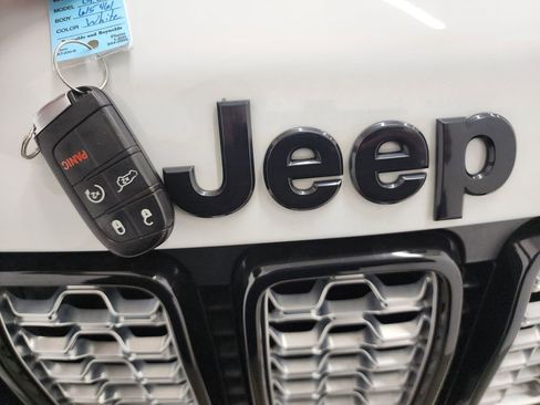 Used 2019 Jeep Grand Cherokee Altitude RWD image 40
