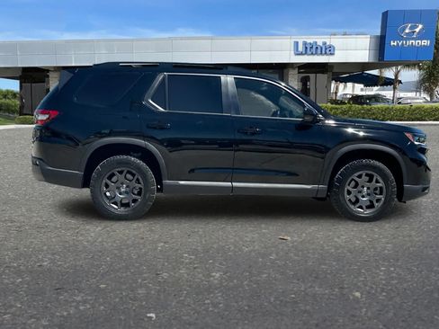 Used 2024 Honda Pilot TrailSport image 9