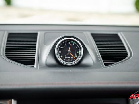 Used 2015 Porsche Macan Turbo image 15