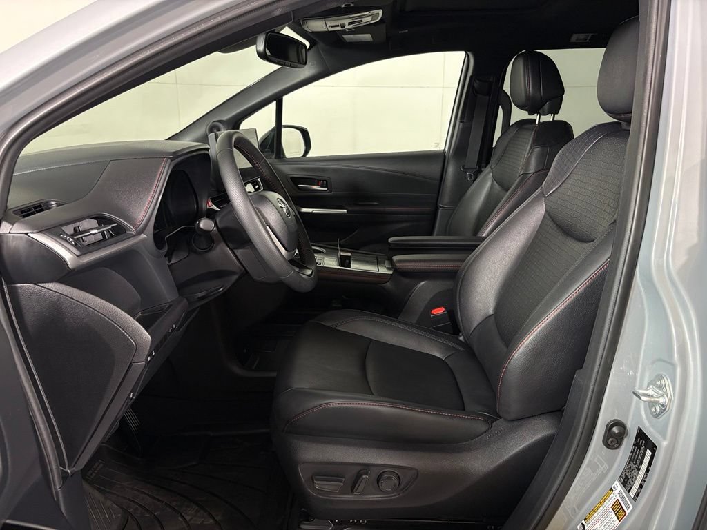 Used 2025 Toyota Sienna XSE AWD/4WD image 19