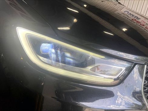 Used 2023 Chrysler Pacifica Touring-L FWD image 27