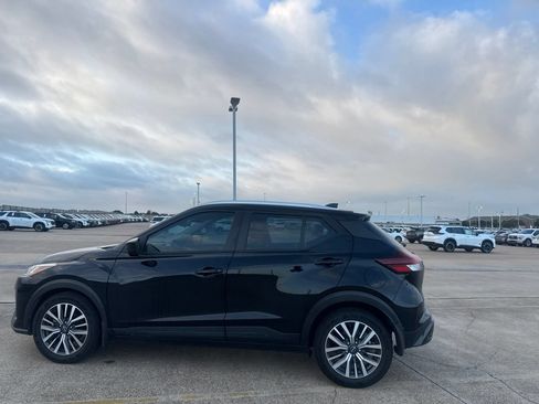 Used 2023 Nissan Kicks SV FWD image 14