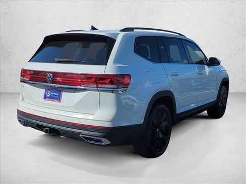 Used 2024 Volkswagen Atlas SE w/ Panoramic Sunroof Package FWD image 9