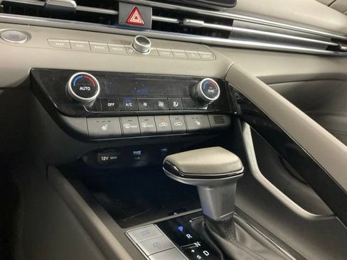 Used 2025 Hyundai Elantra SEL FWD image 19
