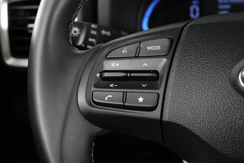Certified 2026 Hyundai Venue SEL FWD image 28