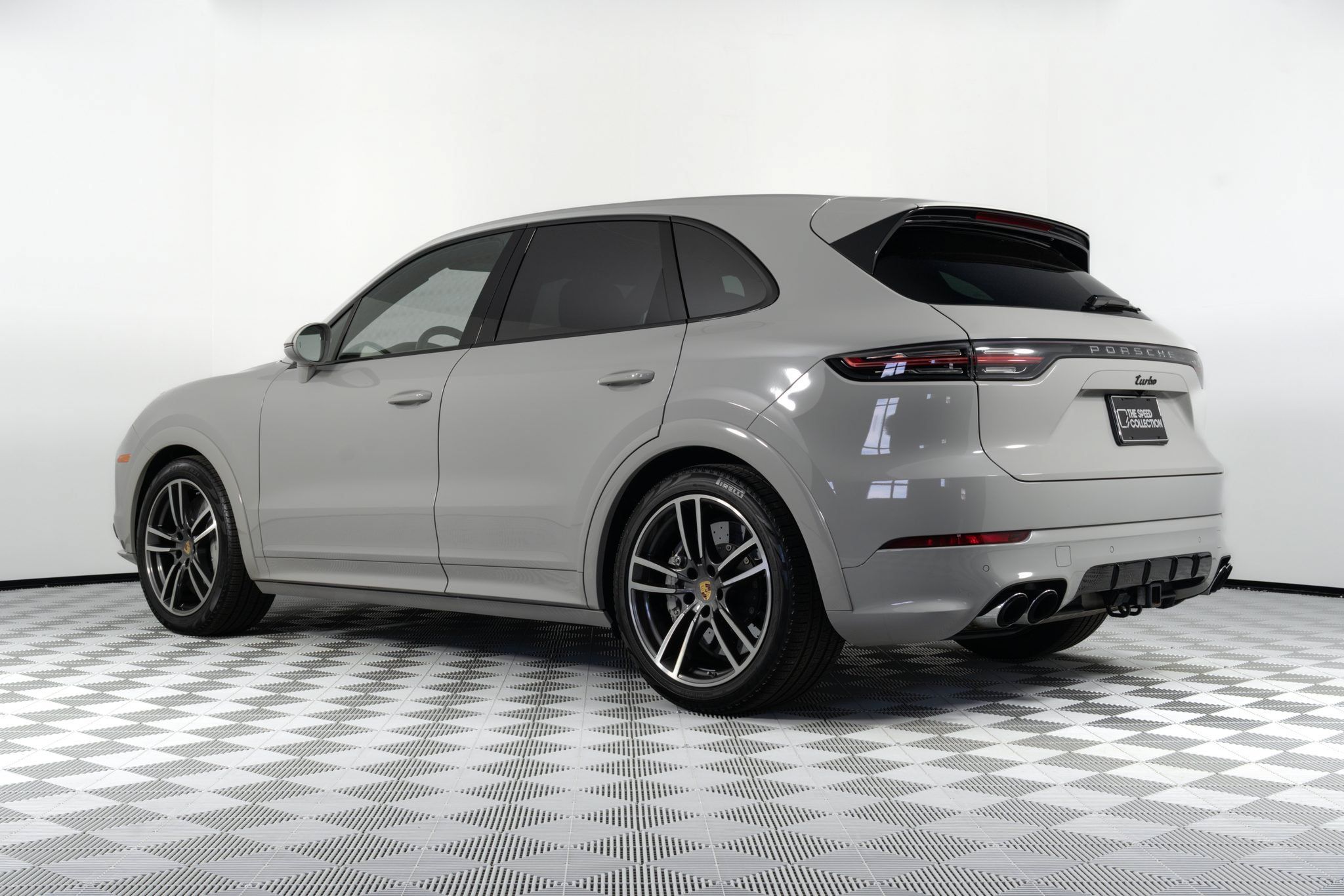 Used 2022 Porsche Cayenne Turbo AWD/4WD image 2