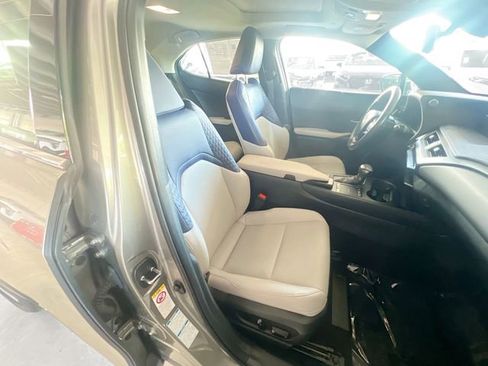 Used 2019 Lexus UX 250h image 30