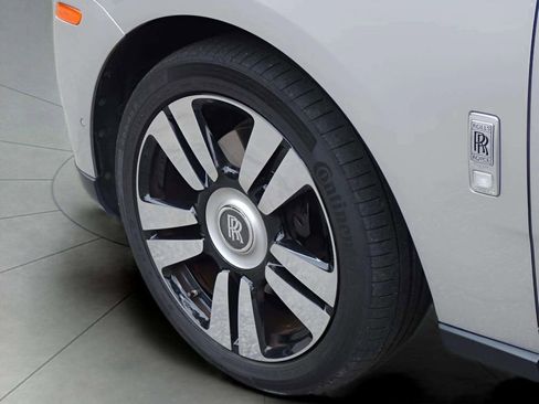 Certified 2021 Rolls-Royce Cullinan image 25