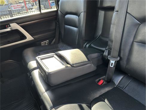 Used 2021 Toyota Land Cruiser Heritage Edition image 17