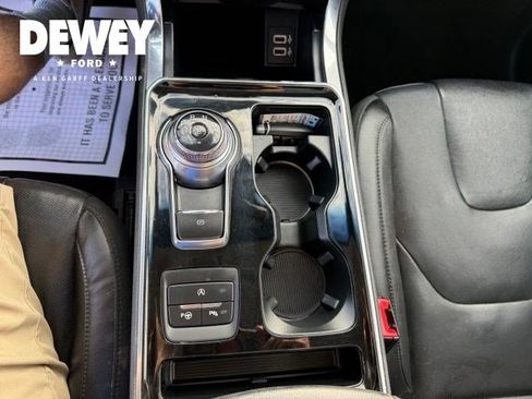Used 2020 Ford Edge Titanium w/ Equipment Group 301A AWD/4WD image 23