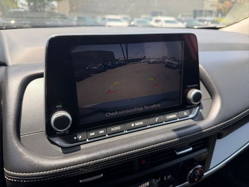 Used 2025 Nissan Rogue SV FWD image 24