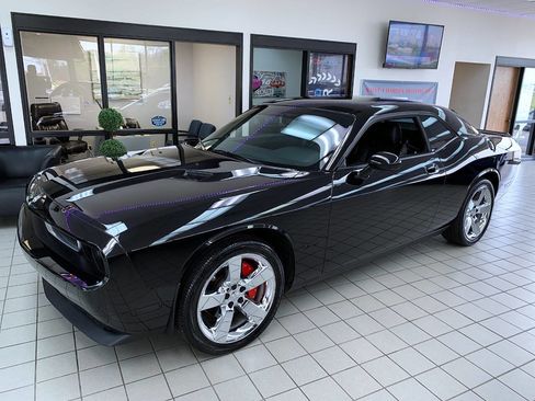 Used 2009 Dodge Challenger R/T RWD image 2