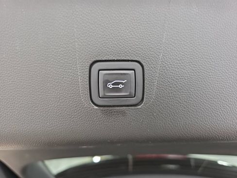 Used 2023 Chevrolet Traverse LT AWD/4WD image 35