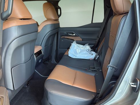 New 2026 Lexus GX 550 AWD/4WD image 14