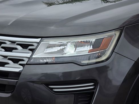 Used 2019 Ford Explorer XLT image 8