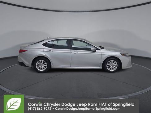 Used 2025 Toyota Camry LE image 17