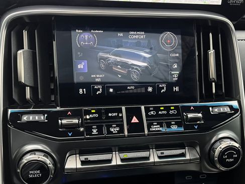 Used 2025 Lexus LX 600 4WD w/ Luxury Package image 37