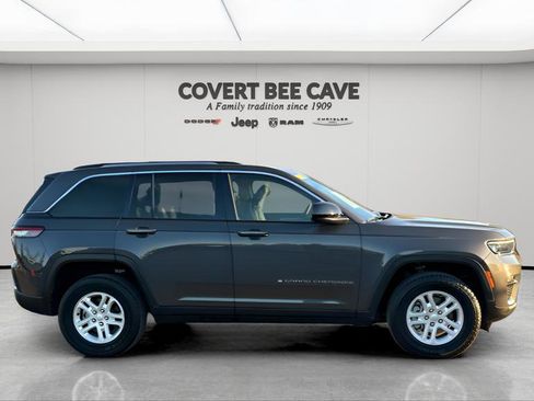 Used 2022 Jeep Grand Cherokee Laredo w/ Luxury Tech Group I image 11